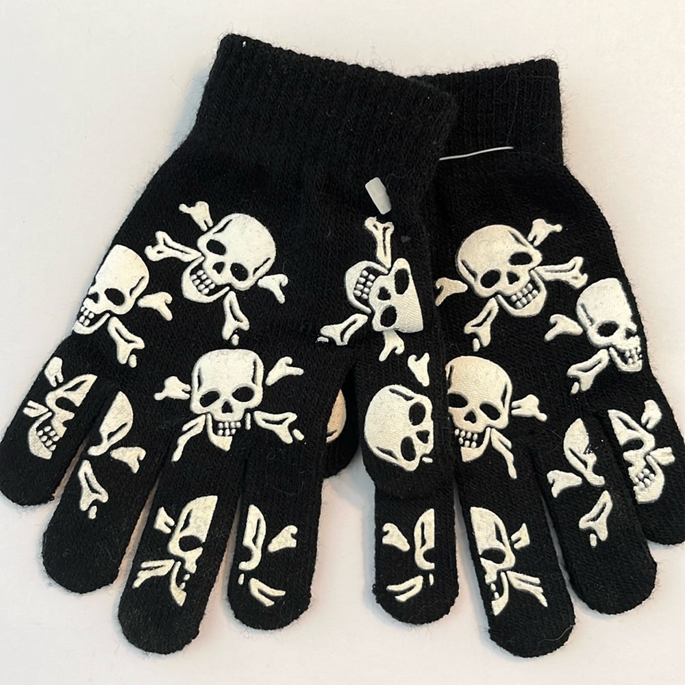 EvidWear Boys or Girls Stretch Gripper Gloves with Skull and Crossbones New